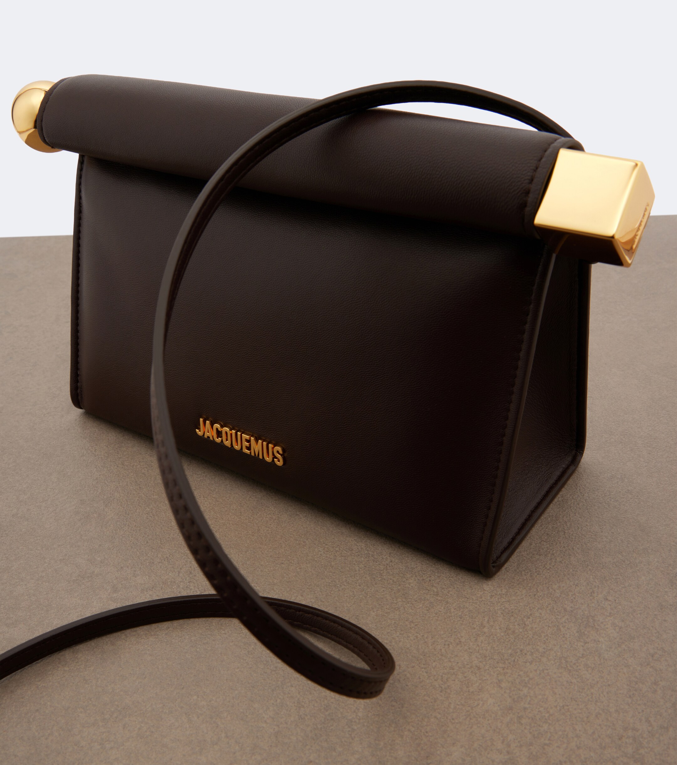 Jacquemus Rond Carré Small leather clutch