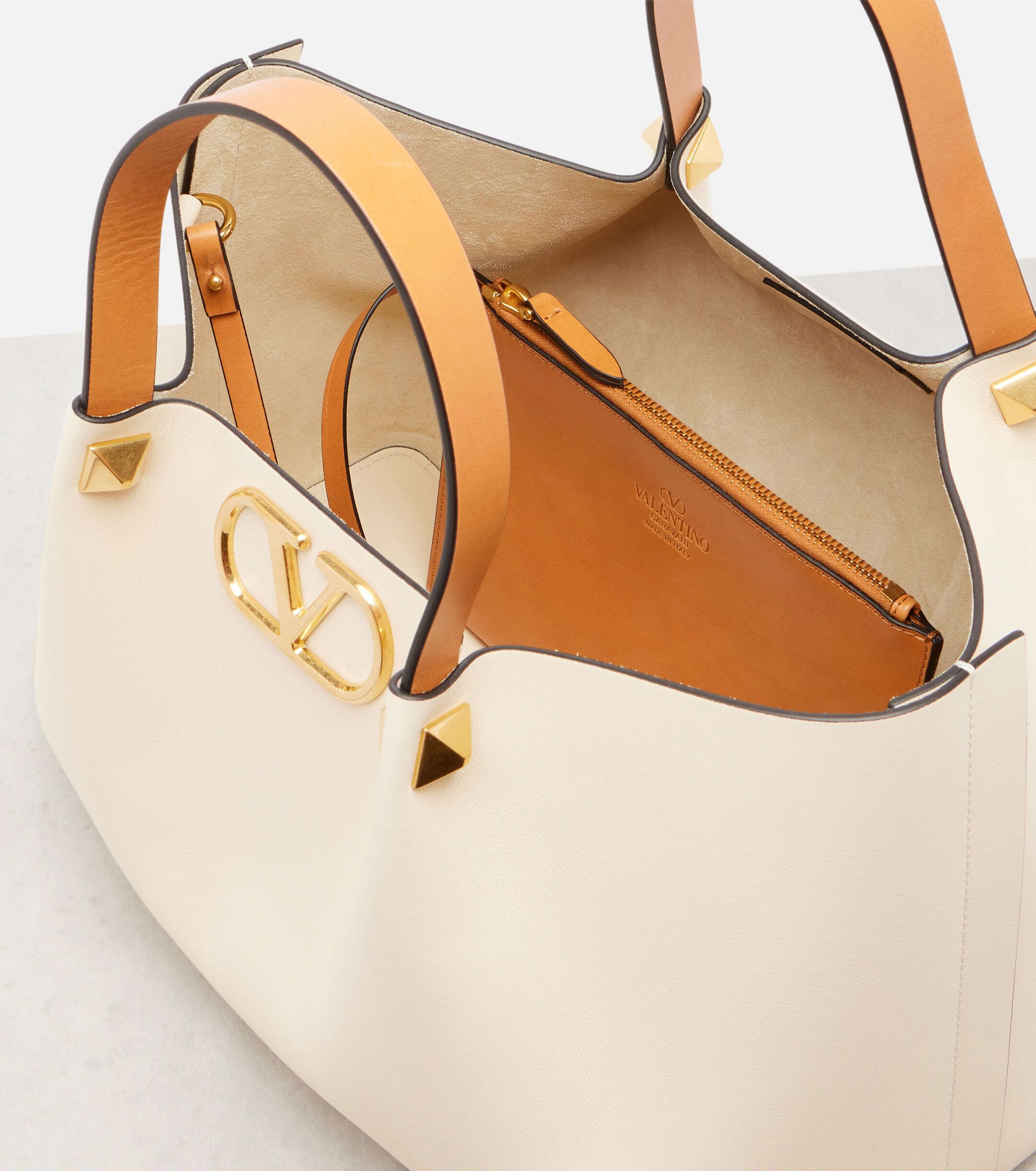Valentino Garavani VLogo Medium leather tote bag thumbnail