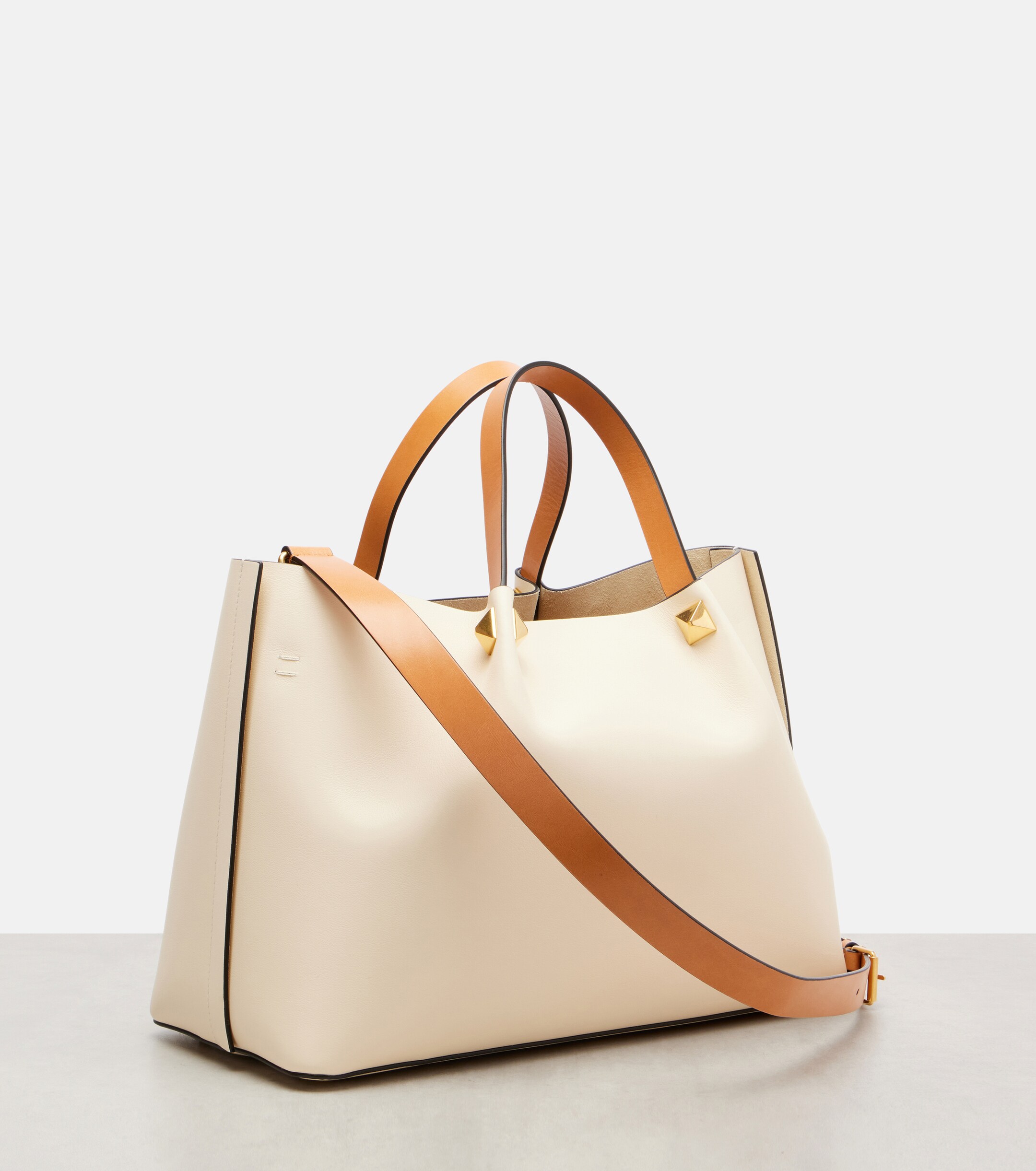 Valentino Garavani VLogo Medium leather tote bag thumbnail