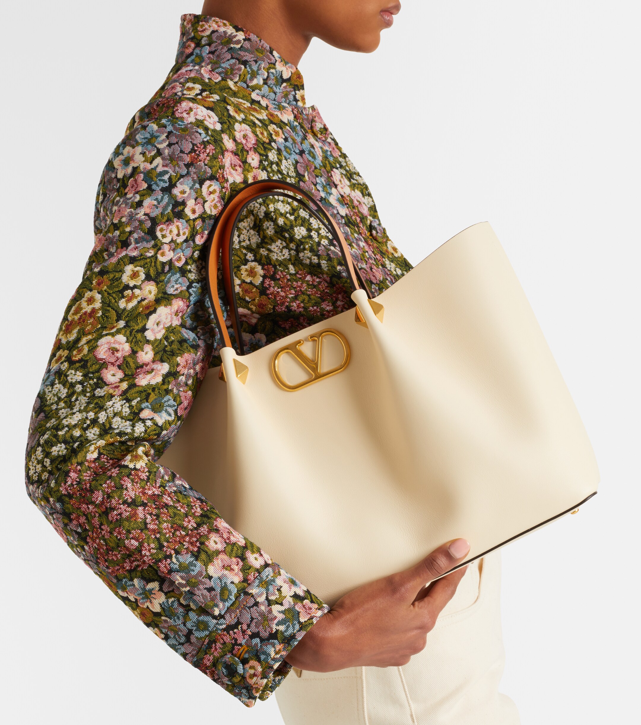 Valentino Garavani VLogo Medium leather tote bag thumbnail