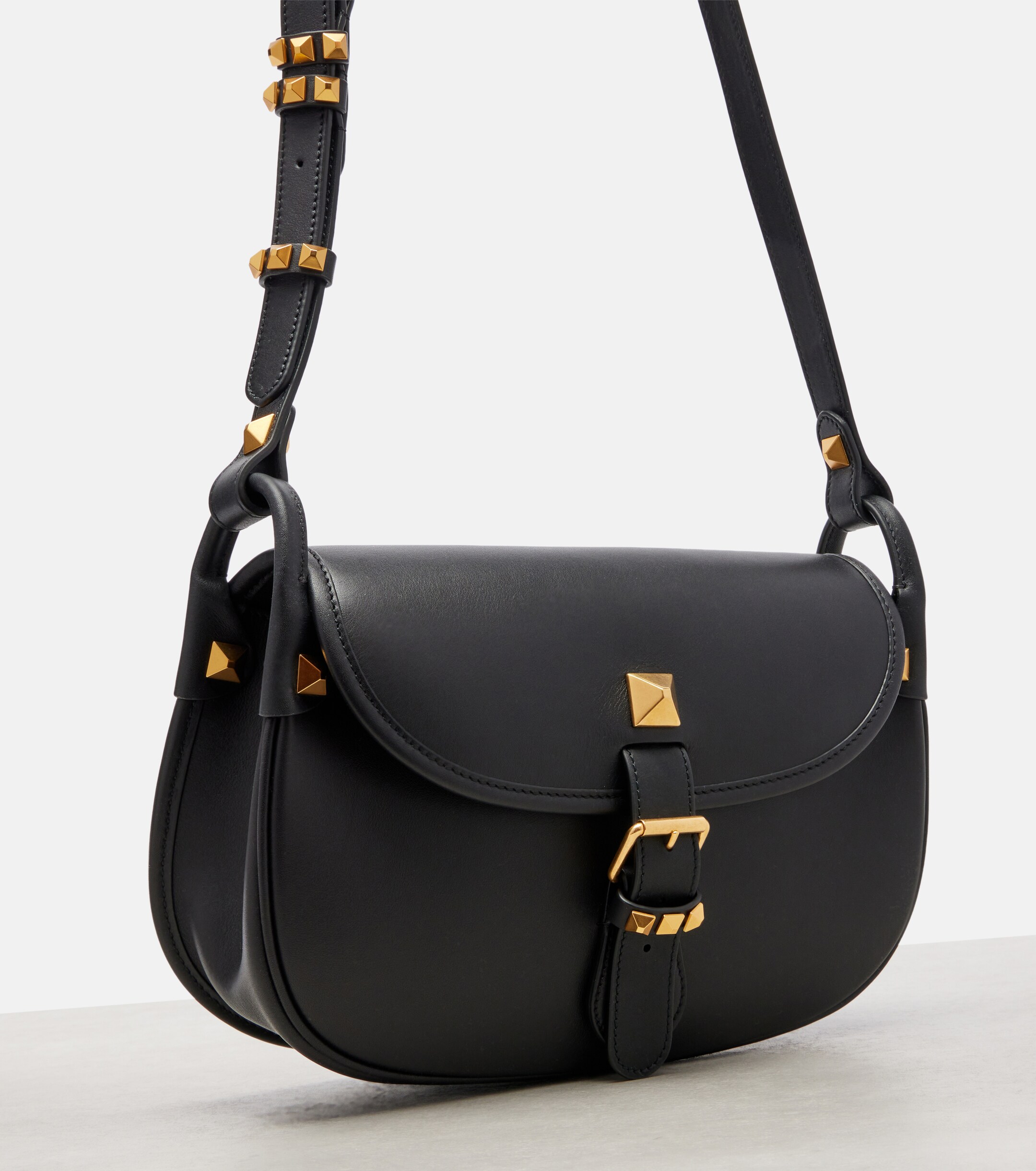 Valentino Garavani Flaneuse Rockstud Medium leather crossbody bag thumbnail