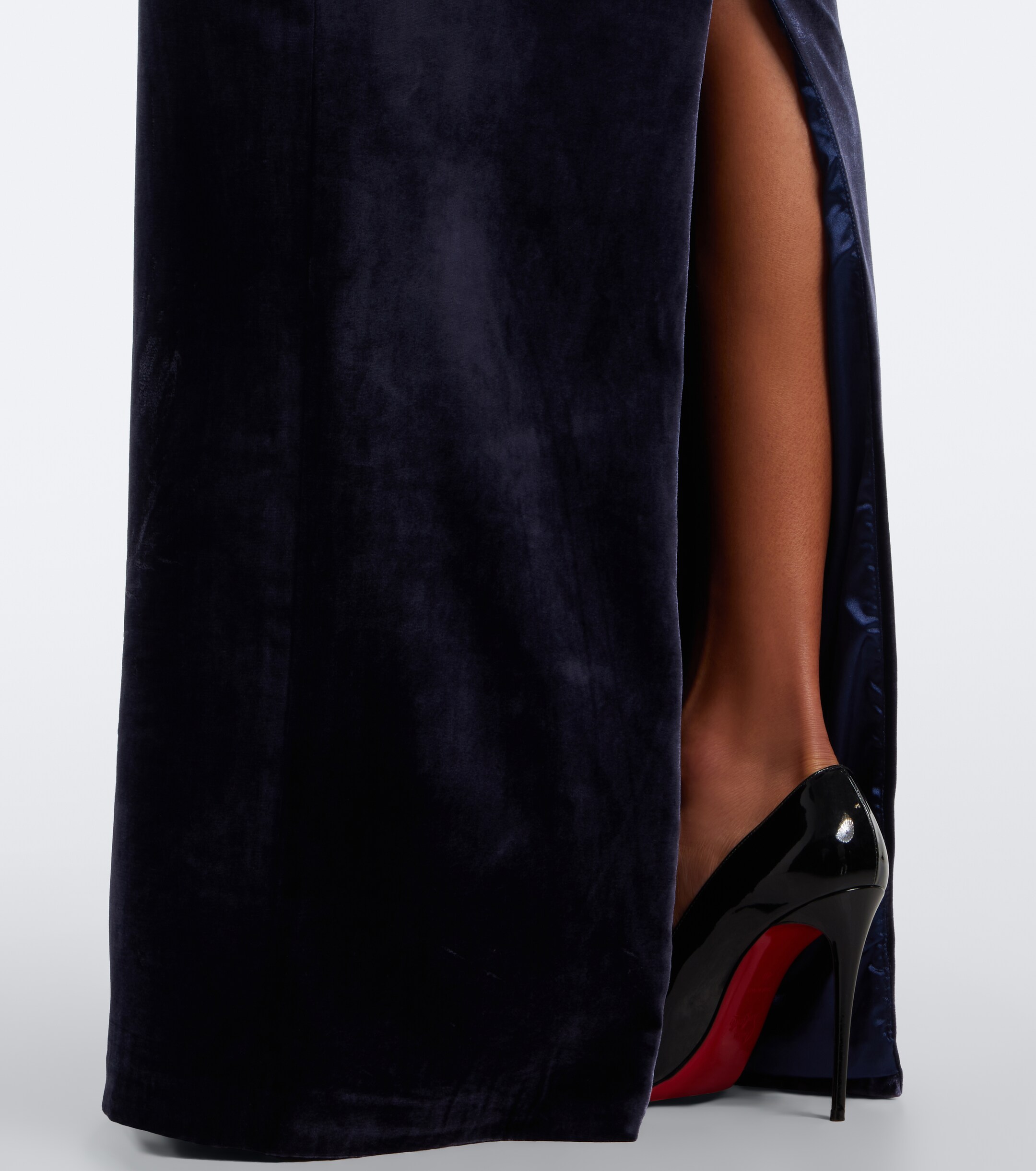 The New Arrivals Ilkyaz Ozel The New Arrivals Ilkyaz Ozel Sienna embellished strapless velvet gown