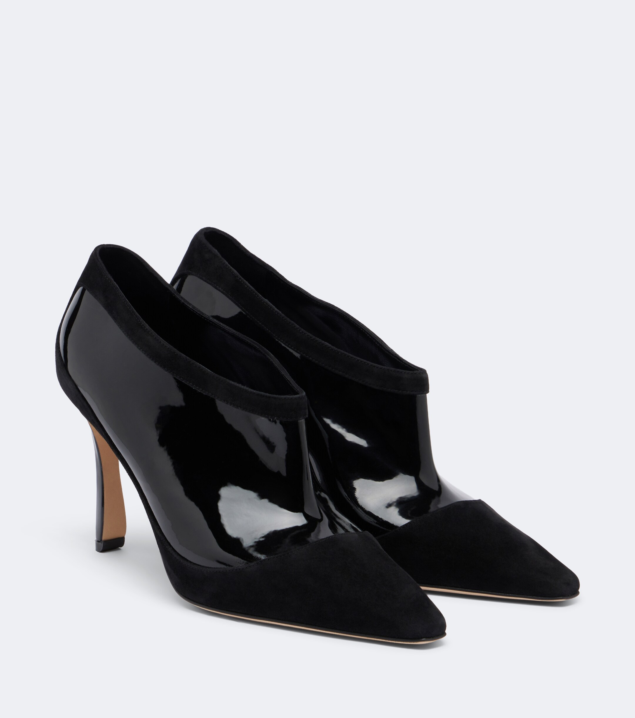MANOLO BLAHNIK Manolo Blahnik Ters suede and patent leather pumps