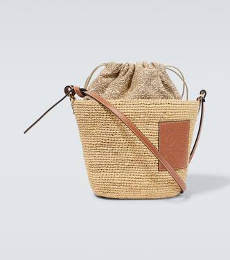 Bucket-Bag Pochette aus Raffiabast | Loewe
