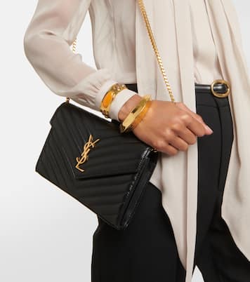 Portemonnaie Cassandre mit Kettenriemen in Schwarz - Saint Laurent 