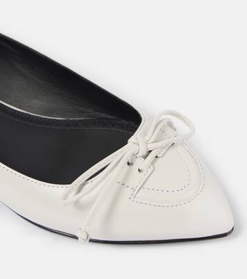 ALAIA BALLET FLATS IN WHITE CALFSKIN