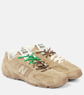 X New Balance Sneakers 530 SL aus Veloursleder in Braun - Miu Miu  