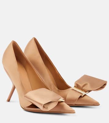 Verzierte Pumps Erica aus Satin in Beige - Ferragamo | Mytheresa
