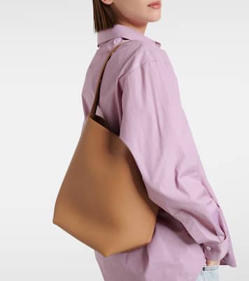 Schultertasche N/S Park Medium aus Leder in Braun - The Row 