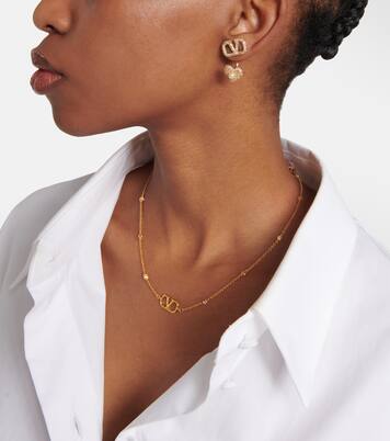 Einzelner Ohrring VLogo mit Kristallen und Zierperle in Gold  