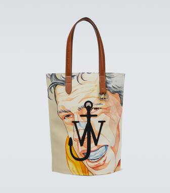 lipstick in my valentino white bolsa origin