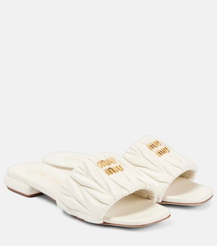 Logo matelassÃ© leather slides - Miu Miu - Modalova
