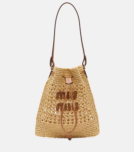 Logo leather-trimmed raffia bucket bag - Miu Miu - Modalova