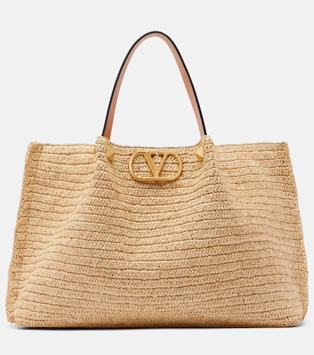 VALENTINO GARAVANI ベージュ トートバッグ VLogo Medium raffia tote bag in neutrals - Valentino Garavani
