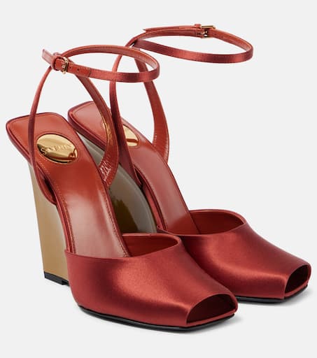 パンプス SAINT LAURENT ZEPPE LA SCANDALE IN SATIN RUST COLOR Le Scandale 110 crêpe satin wedge sandals in red - Saint