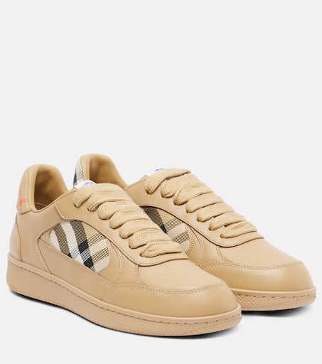 BURBERRY LondonEngland ポーチ　白 ユニセックス BURBERRY LondonEngland ポーチ オシャレ 白 ユニセックス