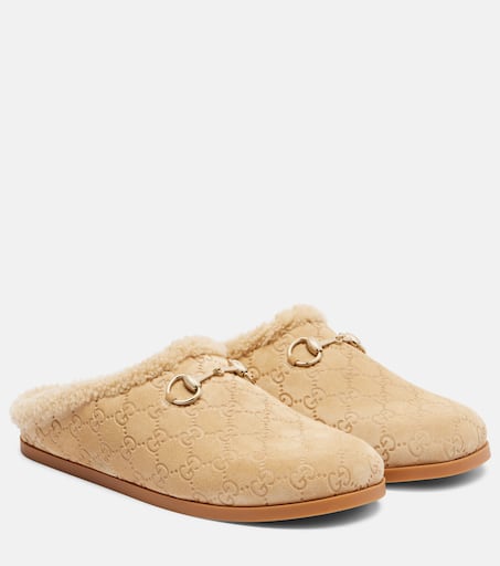 Horsebit GG shearling-trimmed suede mules in beige - Gucci | Mytheresa