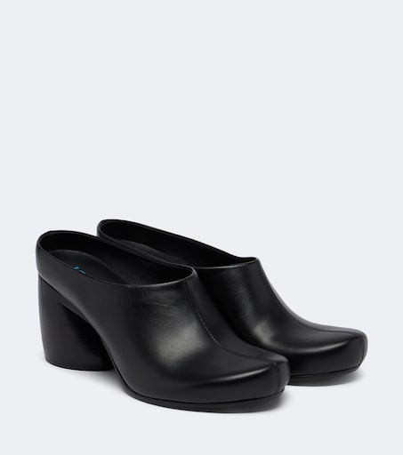 Oval leather mules