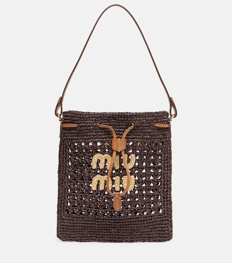 【MIU MIU】RAFFIA BUCKET BAG Mini logo raffia-effect bucket bag in brown - Miu Miu