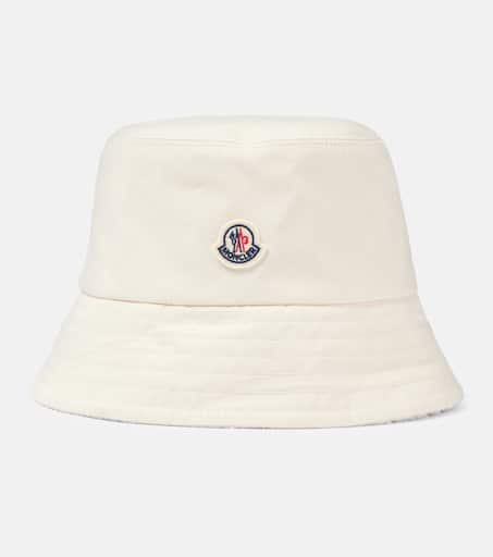 【関税&送料込】Moncler Cappello Pescatore In Nylon Cappello da pescatore con logo in Blu - Moncler | Mytheresa