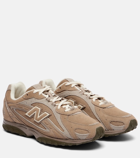 204L suede sneakers