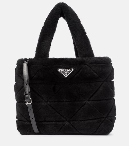 【PRADA】SHEARLING TOTE BAG Mini shearling tote bag in beige - Prada | Mytheresa