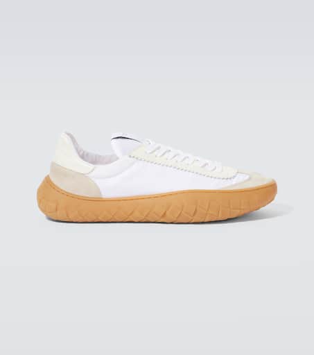 スニーカー BOTTEGA VENETA WHITE LEATHER SNEAKERS Bottega Veneta Preview Luxe Skate Inspired “Pillow” Sneaker