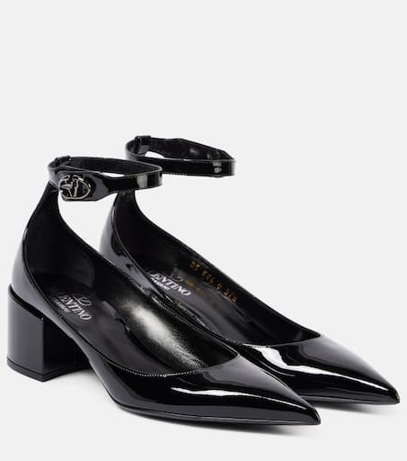【関税＆送料込み】Valentino Garavani Black Leather Pumps VLogo leather pumps in black - Valentino Garavani | Mytheresa