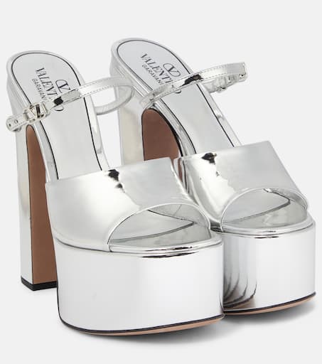 【VALENTINO GARAVANI】tan-go platform mules Tan-Go 155 patent leather platform mules in silver