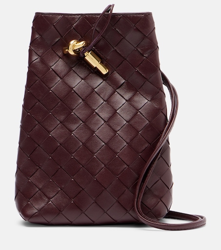 Andiamo Intrecciato leather phone pouch in burgundy - Bottega