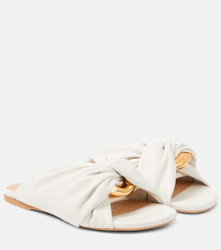 サンダル・ミュール JW ANDERSON Women Sandals 412296 LF0002LA0323 WHITE Chain Twist leather sandals in white - JW Anderson | Mytheresa