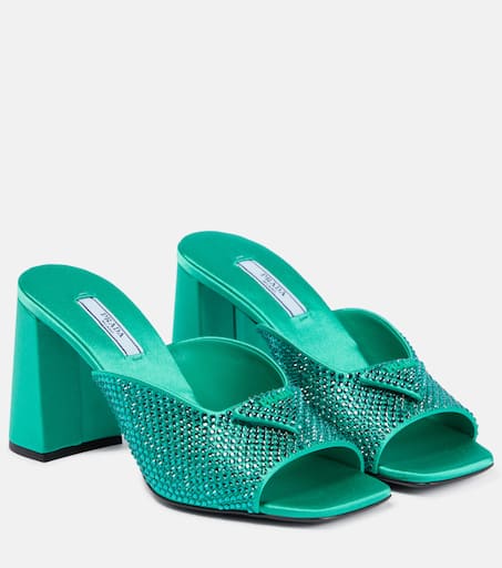 【PRADA】クリスタル装飾のサテンサンダル Crystal-embellished satin sandals in gold - Prada | Mytheresa