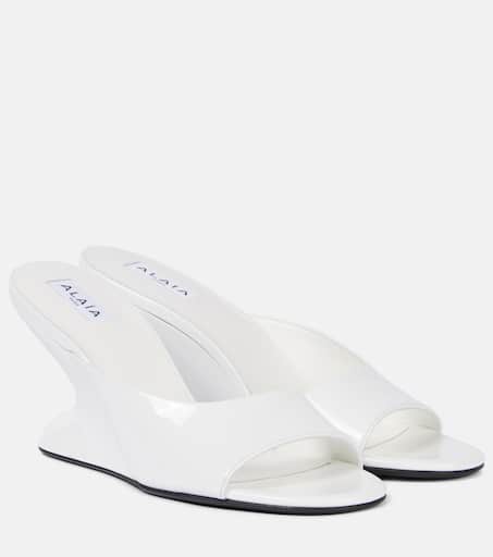 【ALAIA直営店】MULES COMPENSeES CURVE EN CUIR VERNI ALAÏA MULES COMPENSéES CURVE EN CUIR VERNI NOIR | ALAÏA FR