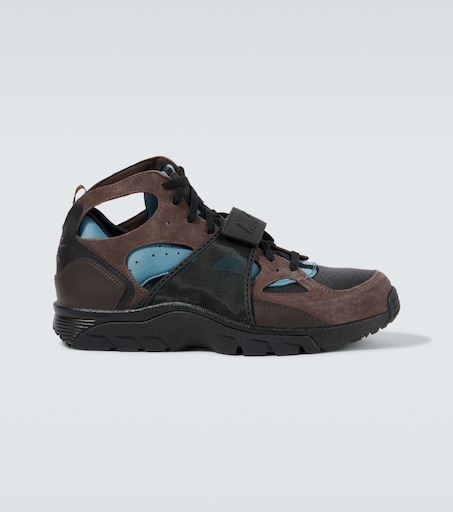 nike air trainer huarache black