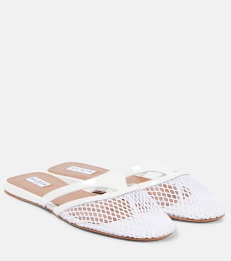 【ALAIA直営店】SANDALES INFRADITO EN ReSILLE ET CUIR Infradito leather and fishnet mules in white - Alaia | Mytheresa