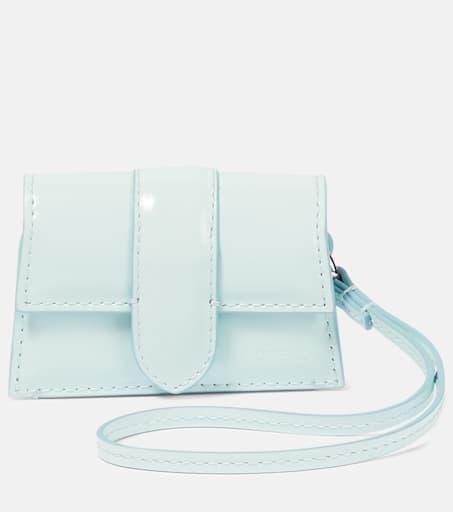 スマホケース・テックアクセサリーその他 JACQUEMUS 'Le porte Bambino' AirPods case Black Jacquemus Le Porte Bambino AirPods Case | Black | FARFETCH GE