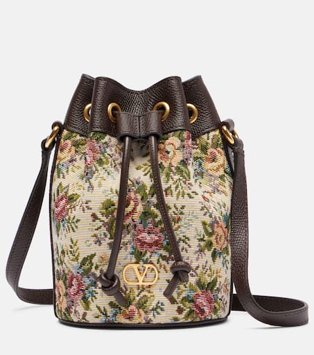 ショルダーバッグ・ポシェット Valentino Garavani Brown Leather Vlogo Bucket Bag Valentino Garavani VLogo Side Bucket Bag | Brown | FARFETCH JO