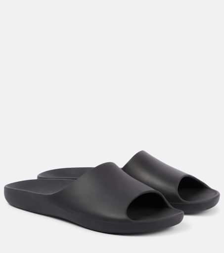 上品な足元を演出★THE ROW Ama slides Amaラバースライド ブラック – The Row