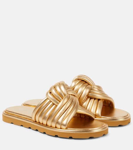 【送料&関税込】Gianvito Rossi Leather Slides Ottavia metallic leather slides in gold - Gianvito Rossi