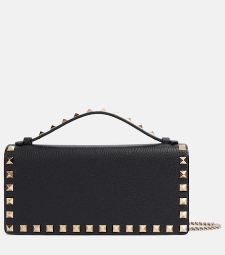【VALENTINO】 ROCKSTUD CHAIN WALLET Rockstud leather wallet on chain in black - Valentino