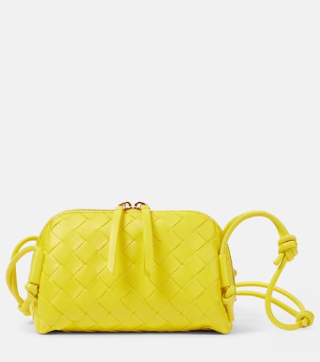 【関税&送料込】Bottega Veneta Concert Leather Clutch With I Bottega Veneta Intrecciato Concert Pouch - Pinecone