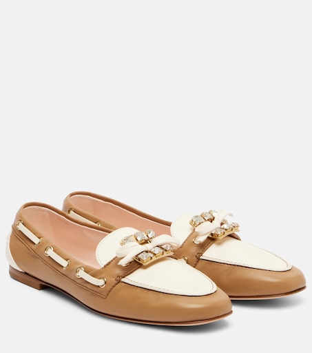 Embellished leather boat shoes in beige - Roger Vivier | Mytheresa