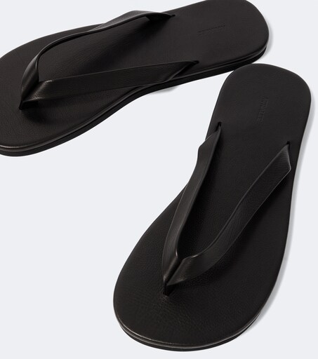 Leather Tong Sandal | AURALEE | FETCHING