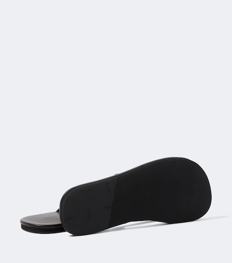 Leather Tong Sandal | AURALEE | FETCHING