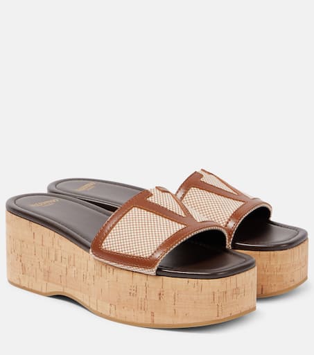 【関税込み】VALENTINO \"Viva Superstar\" slides Valentino Garavani Viva Superstar Slide Sandals in Nappa