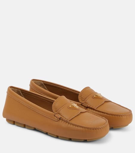 PRADA レザーモカシン ロゴ ブラウン Logo leather moccasins in brown - Prada | Mytheresa