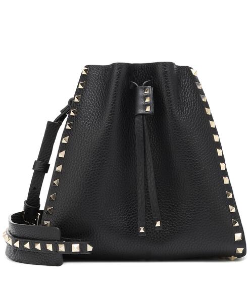 Valentino Garavani Rockstud leather bucket bag | Valentino