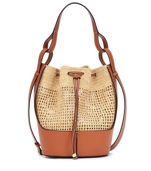 Paula's Ibiza Balloon Medium raffia shoulder bag | Loewe