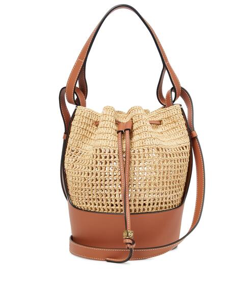 Paula's Ibiza Balloon Small raffia shoulder bag | Loewe