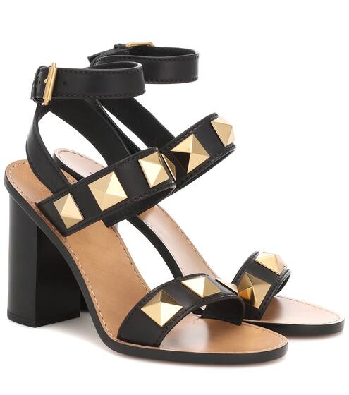 صندل من الجلد مع تزيين Valentino Garavani Rockstud | Valentino